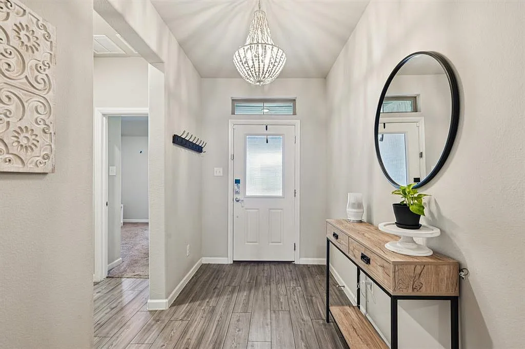 3 bed, 1977 sqft, $2,300 — Photo 4