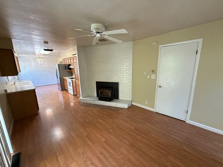 1043 Garlock St S — Photo 11