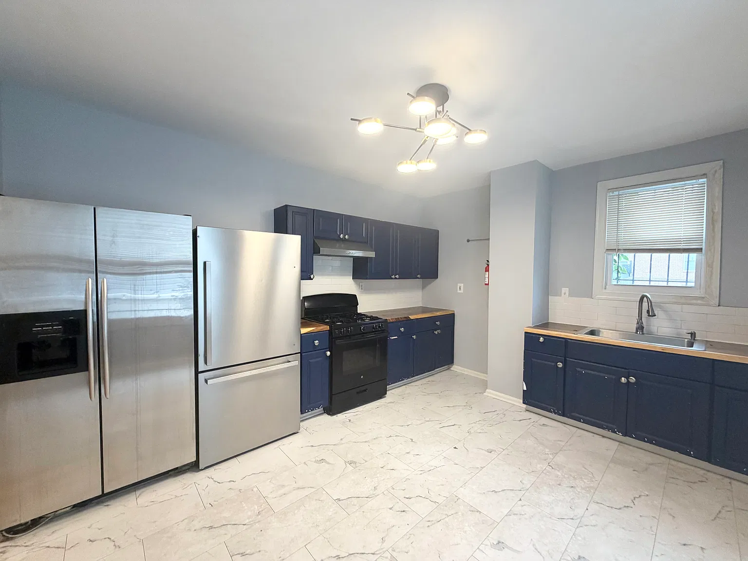 6 bed, 3200 sqft, $7,950 — Photo 4