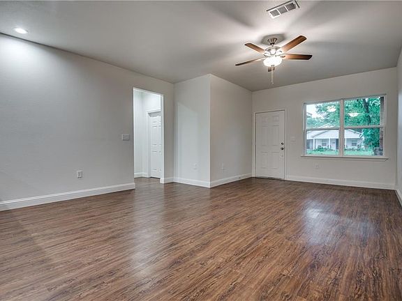 2nd image of 1005 Healy St