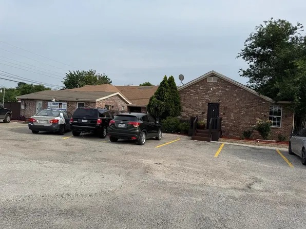 2340 N Chandler Dr E, Fort Worth, TX 76111