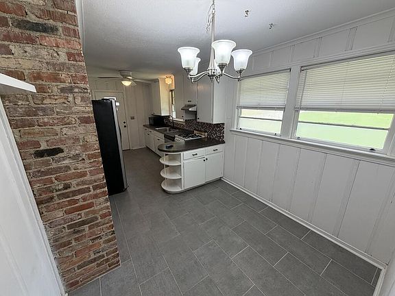 4th image of 207 S Franklin Dr