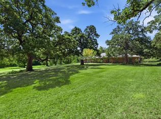 101 Colonial Pkwy, Burleson, TX 76028