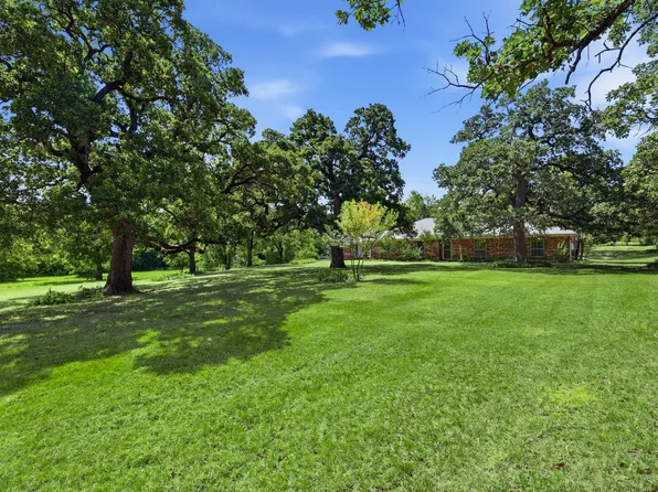 101 Colonial Pkwy, Burleson, TX 76028