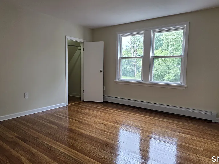782 Center St — Photo 24