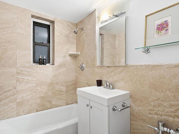 4th image of 319 W 54th St #1A