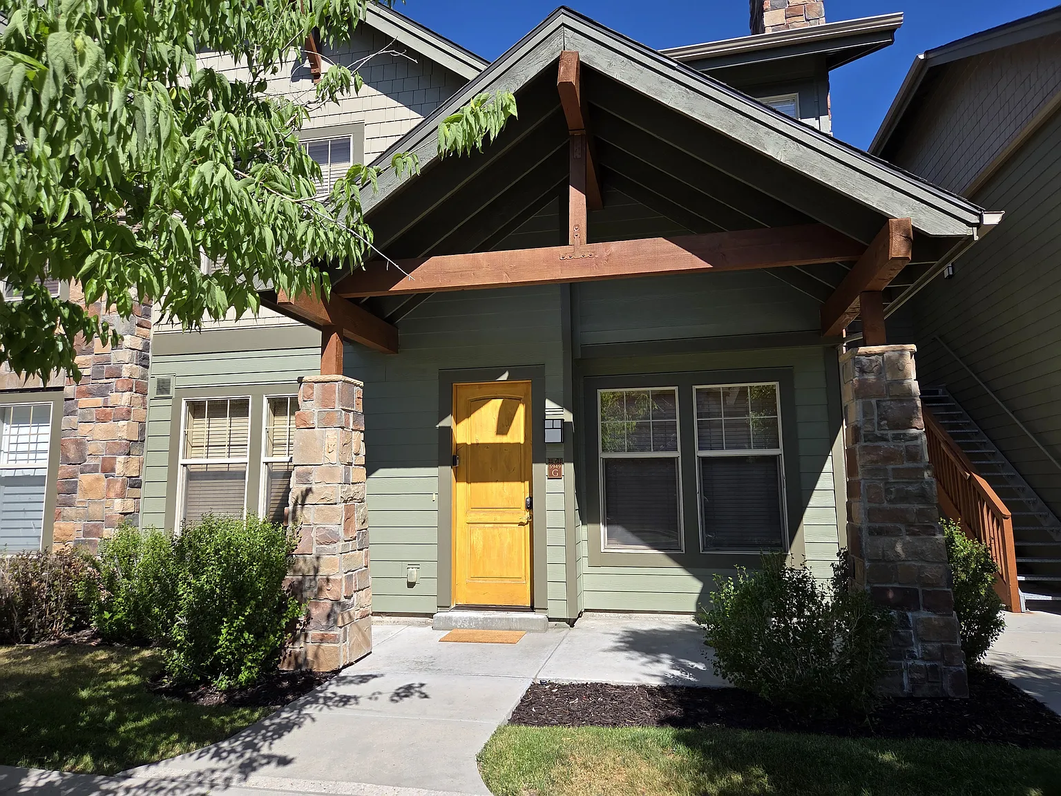 2 bed, 2.5 bath, 1302 sqft, $3,350 — Photo 1