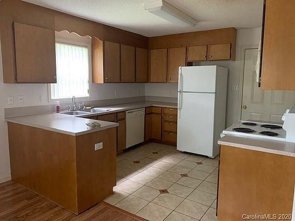 4th image of 14 44th Avenue Pl NE
