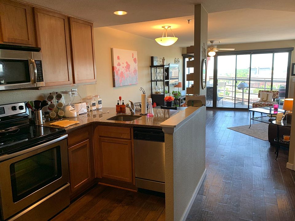 1st image of 100 Park Ave W APT 1805