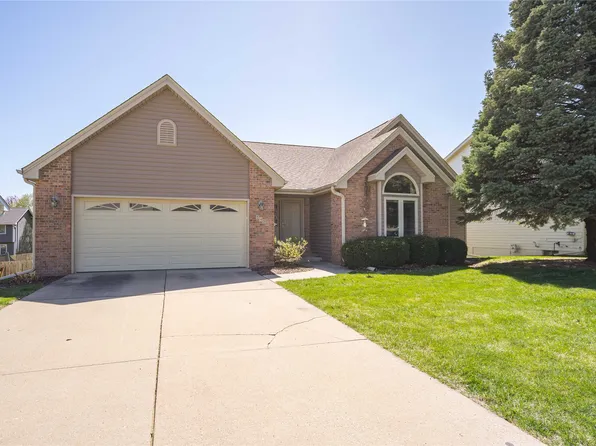 5408 Cody Dr, West Des Moines, IA 50266