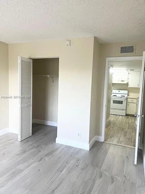 Lakes Of Jacaranda Condo — Photo 4