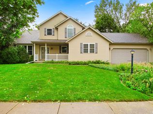 305 Lexington Dr, Washington, IL 61571