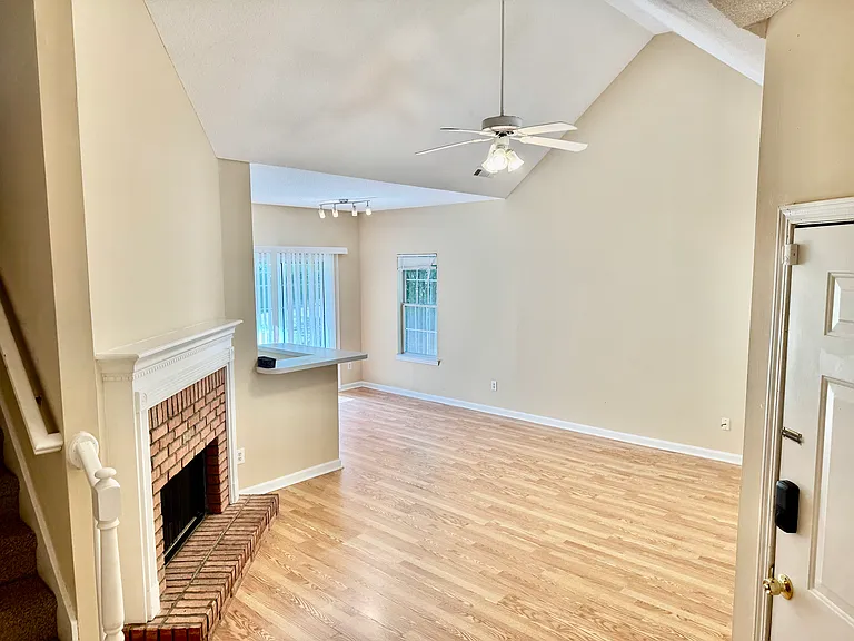 624 N Fairfield Dr — Photo 3