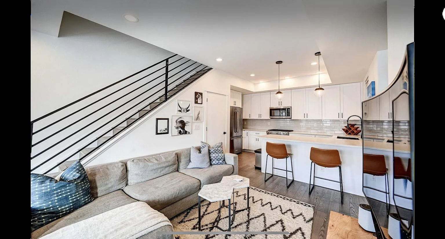 1370 Yates St — Photo 3
