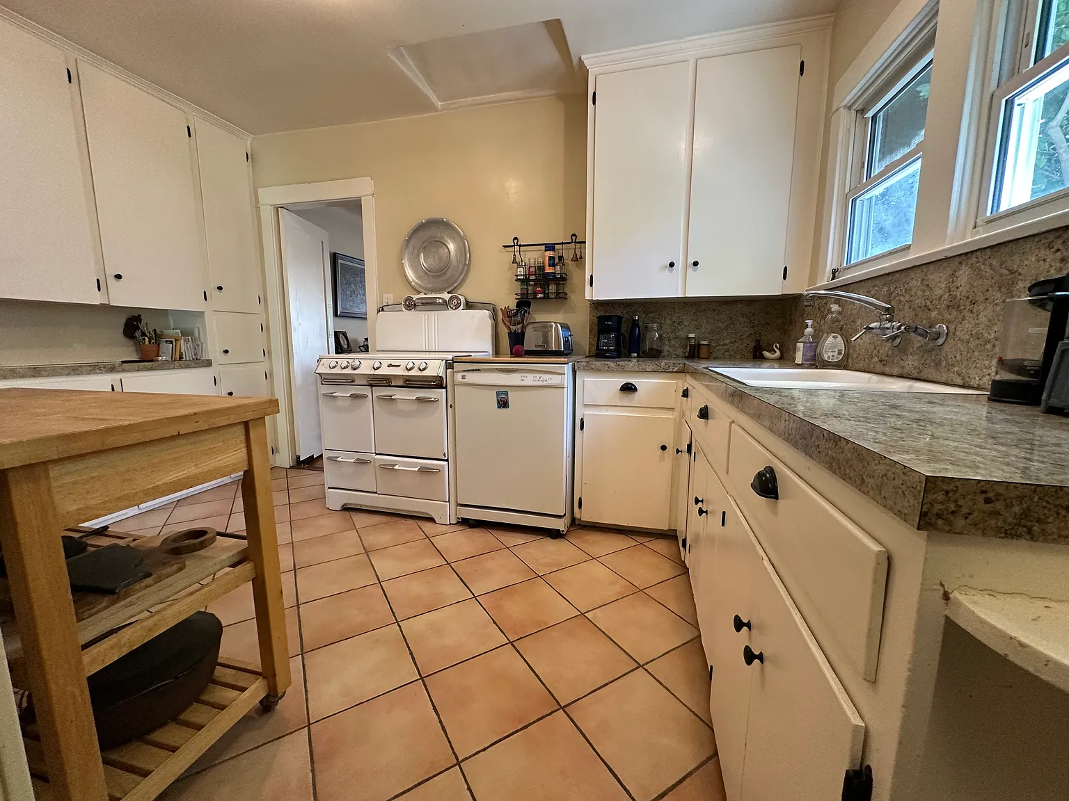 3 bed, 1625 sqft, $1,800 — Photo 4