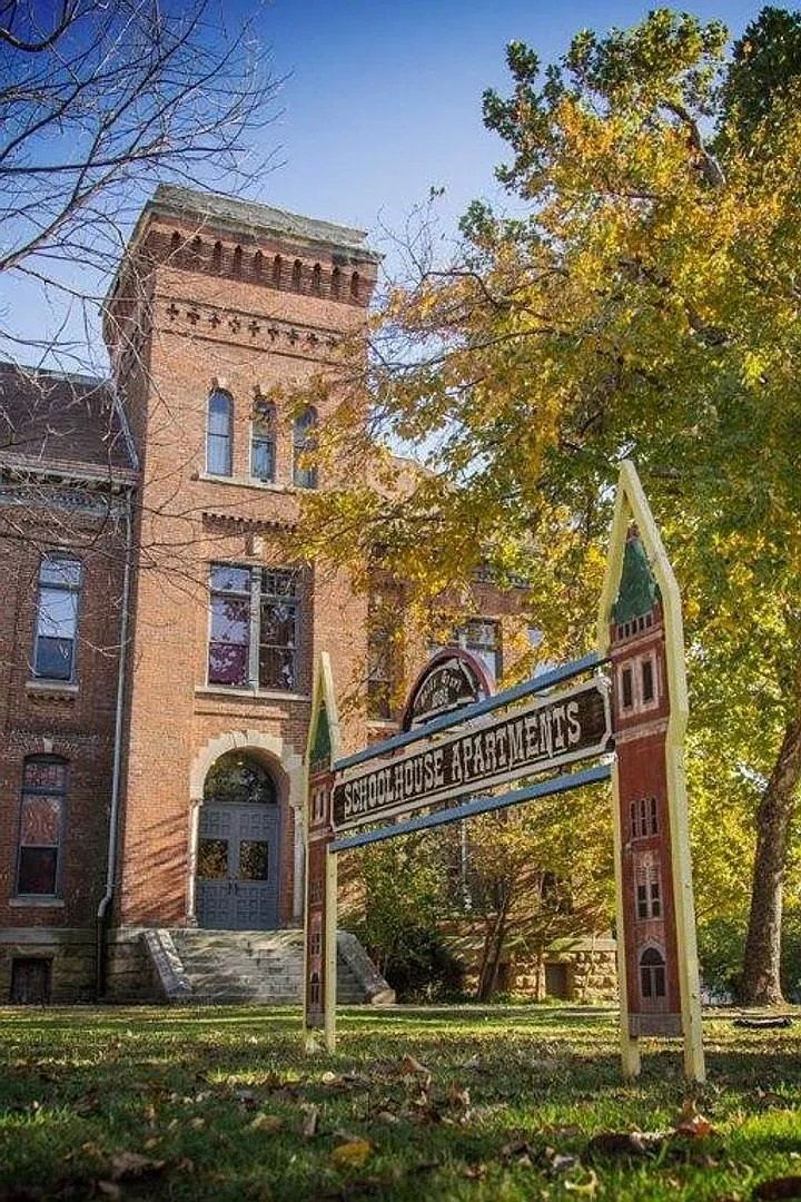 Belle Grove Schoolhouse Apartments — Photo 1