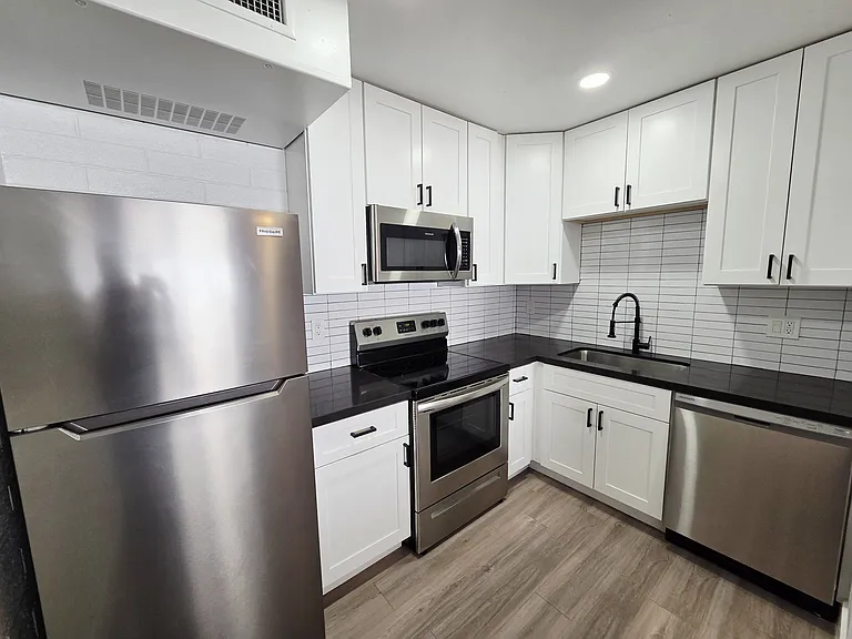 123 W Missouri Ave — Photo 3