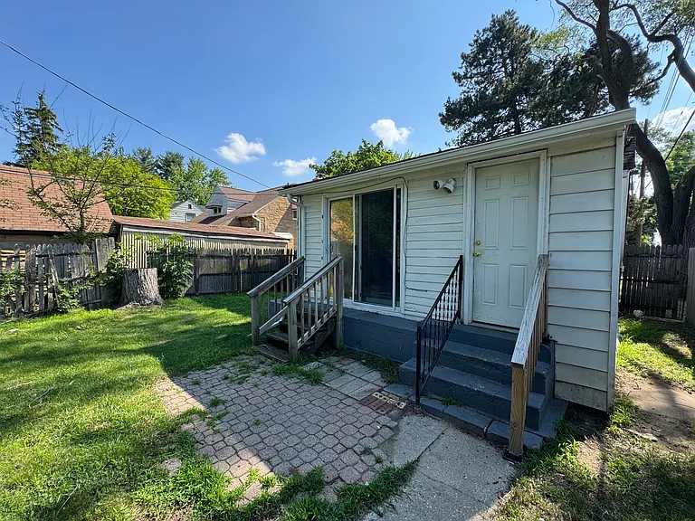 20741 Curie — Photo 23