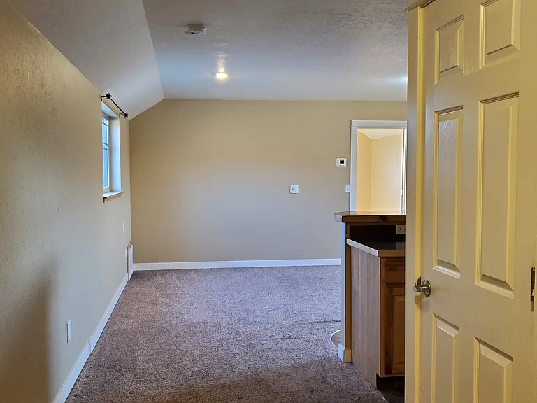 405 Vermeer Dr #E — Photo 6