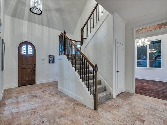 4th image of 803 Lake Breeze Dr