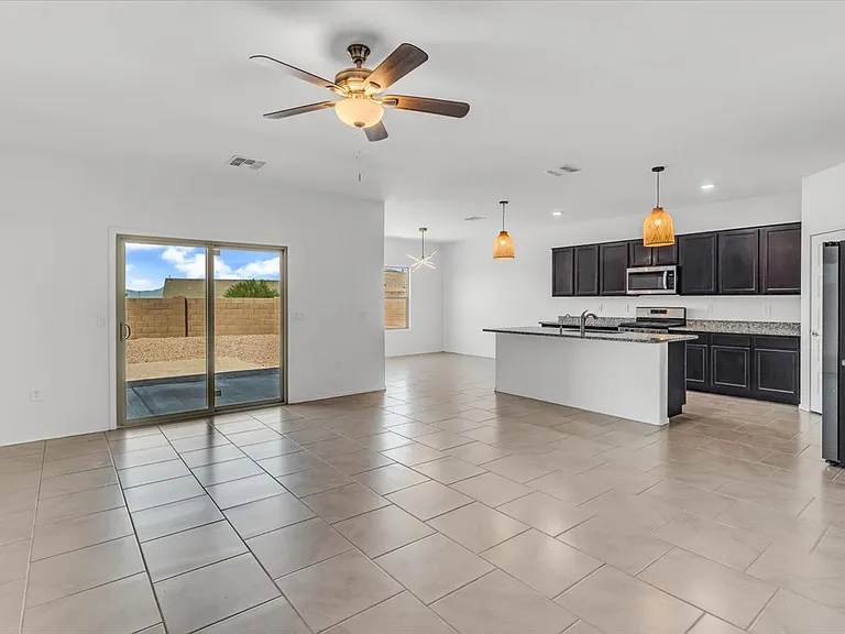 7510 W Corona Rd — Photo 4