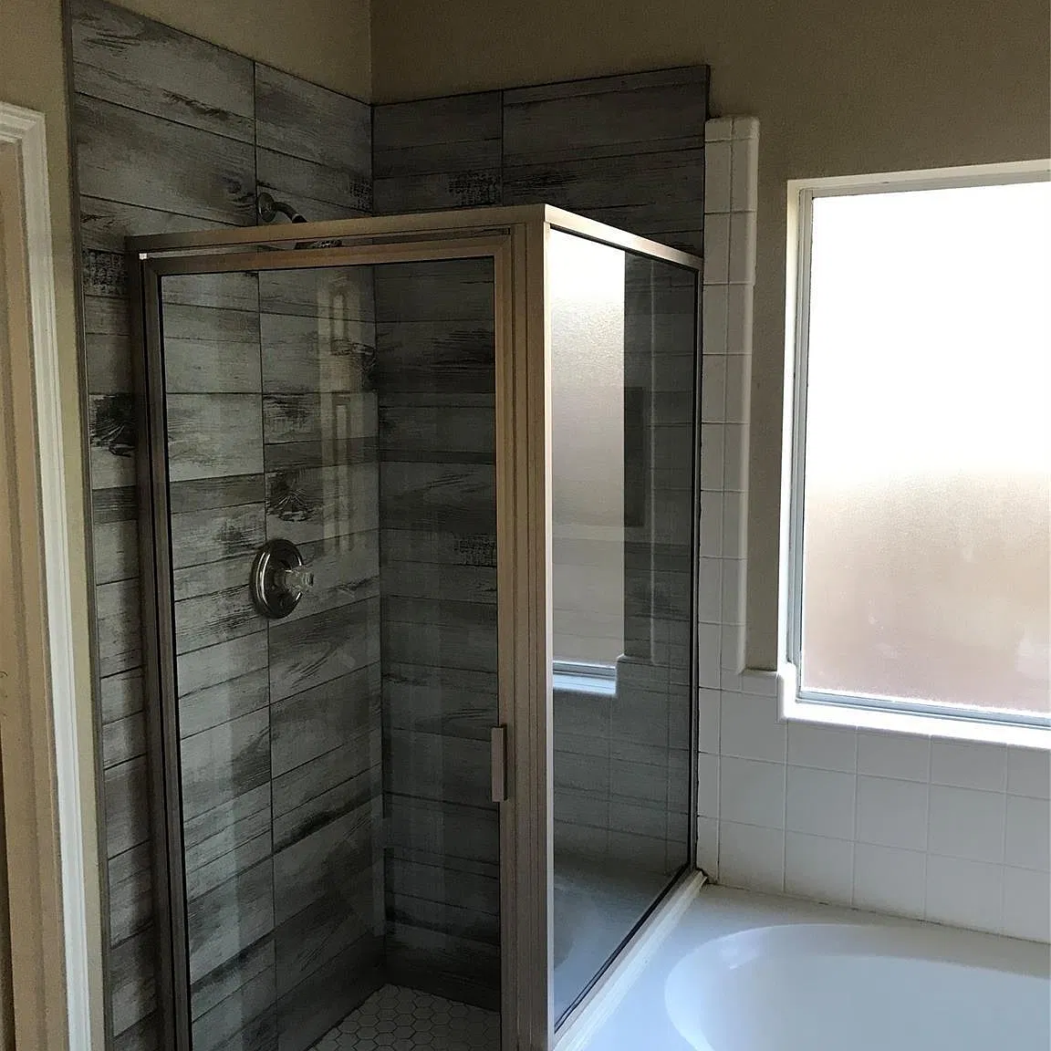 4 bed, 2.5 bath, 2436 sqft, $2,200 — Photo 2