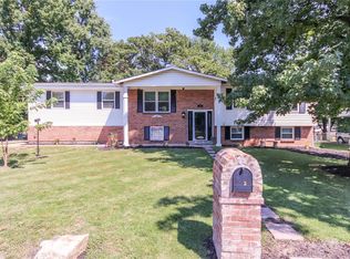 2 Denallen Dr, Saint Peters, MO 63376
