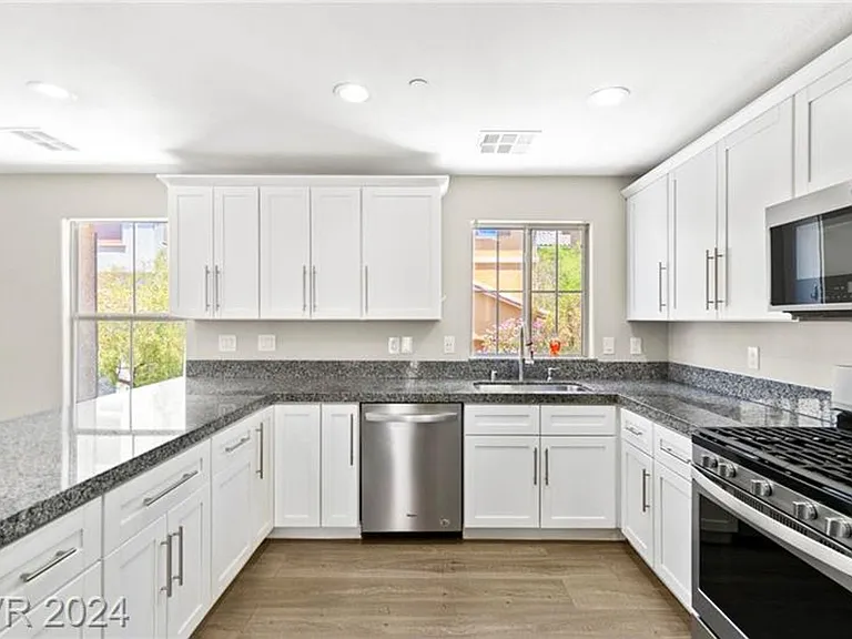 8937 Jennifer Anne Ave — Photo 7