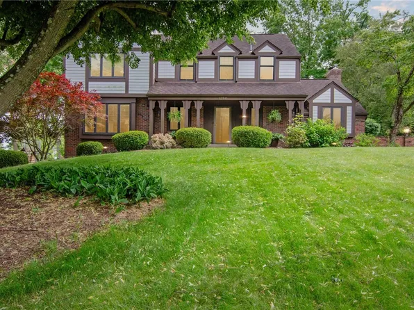 1390 Redfern Dr, Pittsburgh, PA 15241