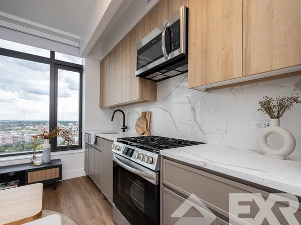 2230 Cropsey Avenue image 5 of 11