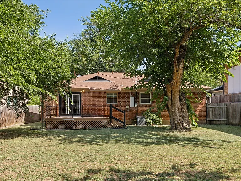 3884 Van Ness Ln — Photo 10