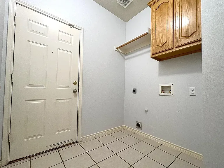 1418 Kingsley Dr — Photo 18