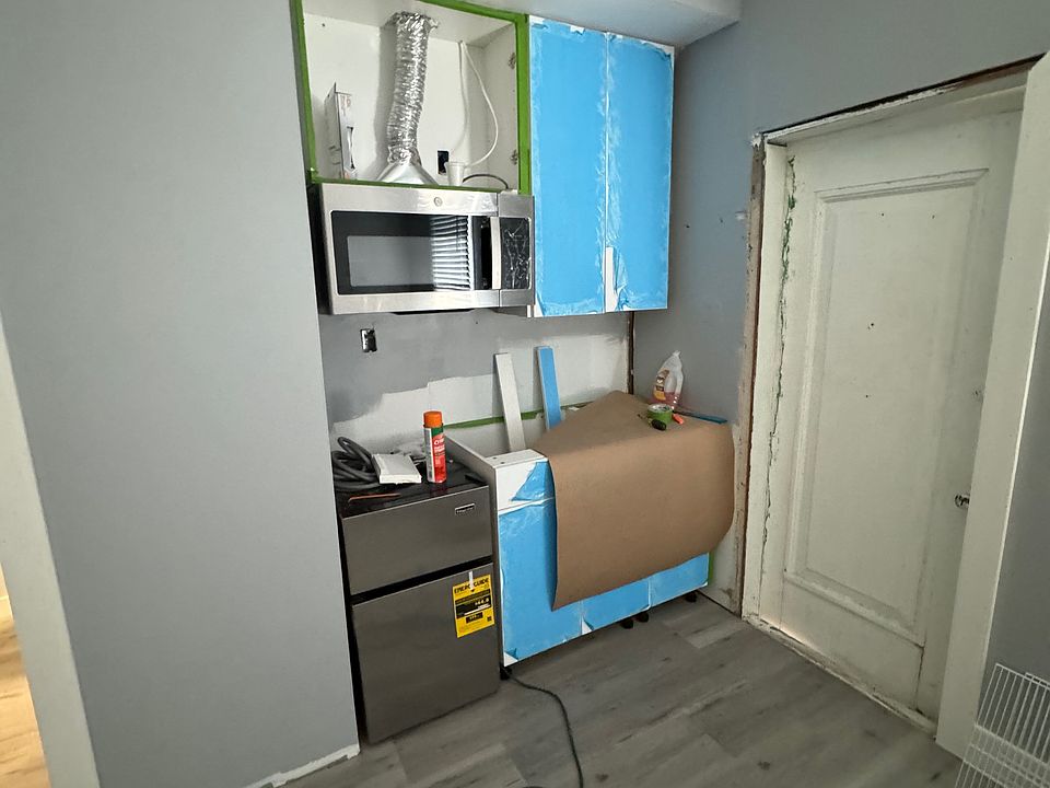 Kitchenette (picture during rennovation so lighting / finishes weren't fully installed at the time).