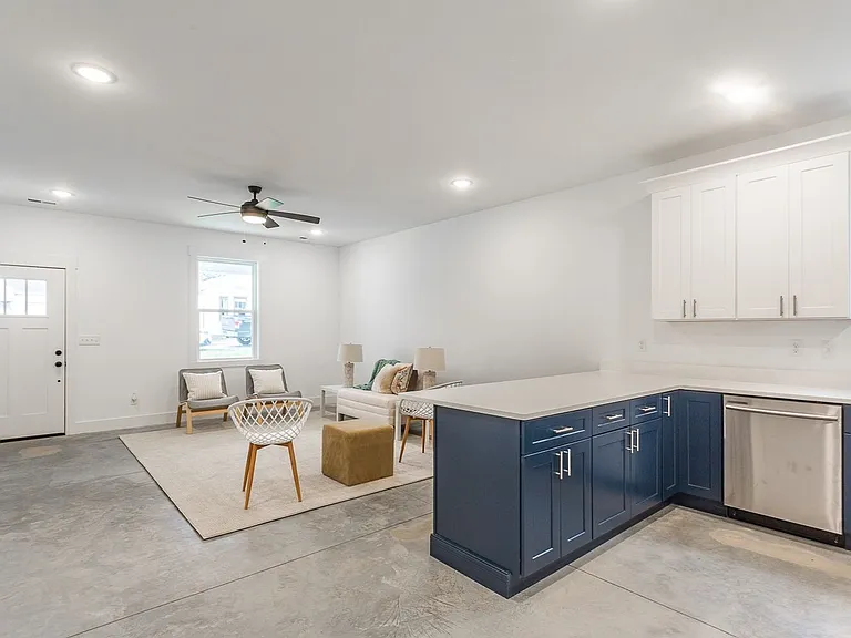 217 Vreeland St — Photo 4