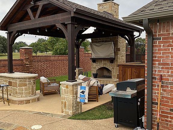 3rd image of 609 Bridlewood S