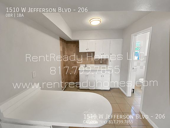 3rd image of 1510 W Jefferson Blvd #206