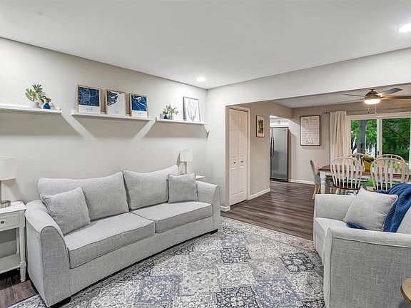 3rd image of 597 Golfwood Dr