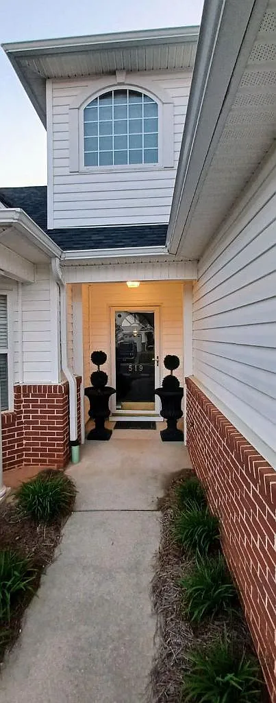 3 bed, 2.5 bath, 1550 sqft, $1,850 — Photo 1
