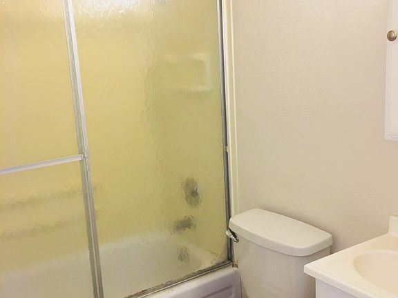 5th image of 3010 Kauffman Ave APT D