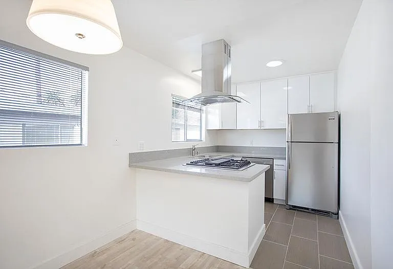 377 W Lexington Dr #8 — Photo 2