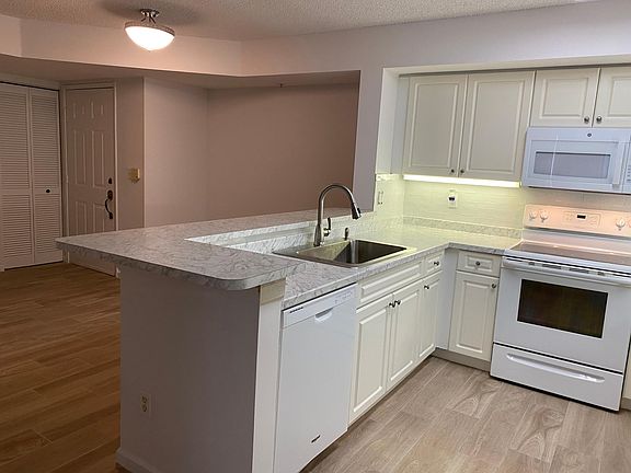 3rd image of 1280 Wildwood Lakes Blvd APT 205