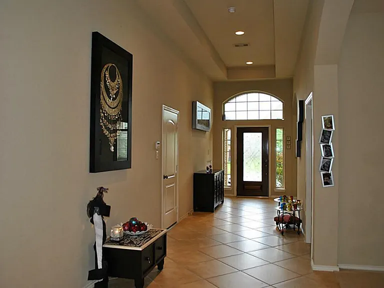 1403 Laura Hills Ln — Photo 2