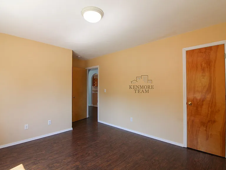402 Abbot St — Photo 12
