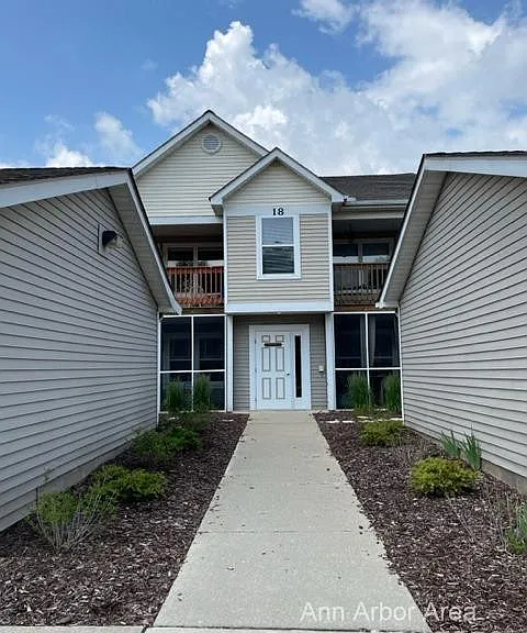 1522 Oakfield Dr — Photo 2