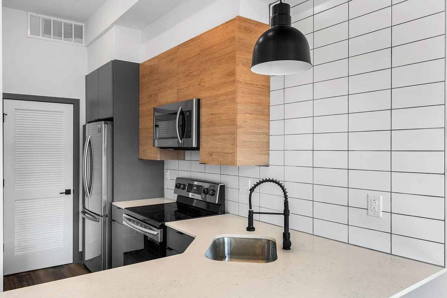 2 bed, 1000 sqft, $1,795 — Photo 3