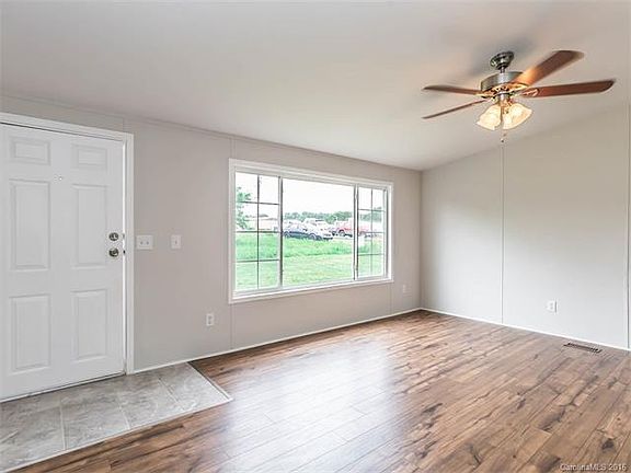 3rd image of 104 Garett Ln #35