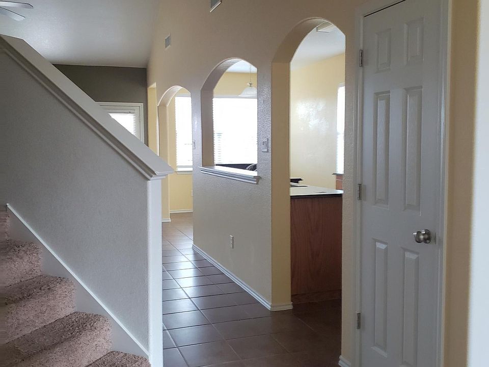 2nd image of 1107 Dixon Cir
