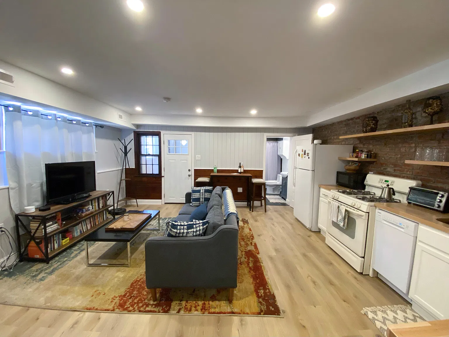 1 bed, 780 sqft, $1,595 — Photo 2