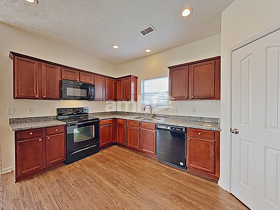 4th image of 747 Pantera Dr