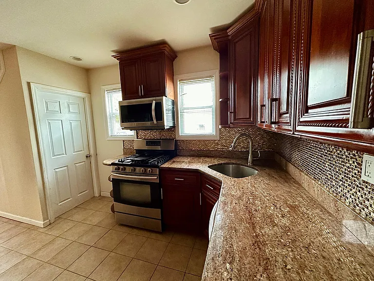 57 Willoughby Ave — Photo 20